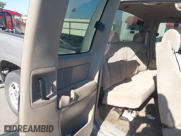 ✅ 2002 Chevrolet Silverado 1500 LS • VIN: 2GCEC19T121370073 • Лот: 43458181. Опубликован ранее на IAAI с пробегом 384 494 миль. Бесплатный доступ к архиву аукционных продаж из США и подробный отчёт об истории автомобиля на DreamBid. Изображение 8.