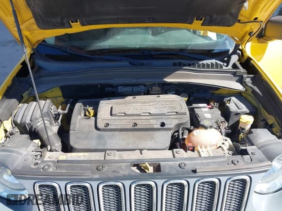 ✅ 2016 Jeep Renegade Sport • VIN: ZACCJAAW9GPC67502 • Lot: 43685503. Listed on IAAI with 97,266 mi. Free auction sales archive from the USA and detailed vehicle history report at DreamBid. Image 10.