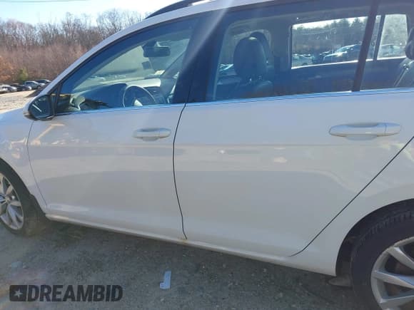 ✅ 2017 Volkswagen Golf S • VIN: 3VWC17AU1HM502445 • Lot: 43770455. Listed on IAAI with 213,868 mi. Free auction sales archive from the USA and detailed vehicle history report at DreamBid. Image 14.