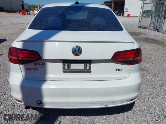 ✅ 2016 Volkswagen Jetta Sport • VIN: 3VWB17AJ4GM241845 • Lot: 43439528. Wystawiony na IAAI z przebiegiem Nie podano. Bezpłatny archiwum sprzedaży aukcyjnych z USA i szczegółowy raport historii pojazdu na DreamBid. Zdjęcie 17.