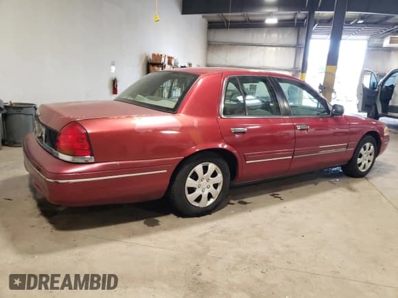 ✅ 1999 Ford Crown Victoria • VIN: 2FAFP73W3XX114736 • Lot: 68501254. Wystawiony na Copart z przebiegiem 137 334 mil. Bezpłatny archiwum sprzedaży aukcyjnych z USA i szczegółowy raport historii pojazdu na DreamBid. Zdjęcie 3.