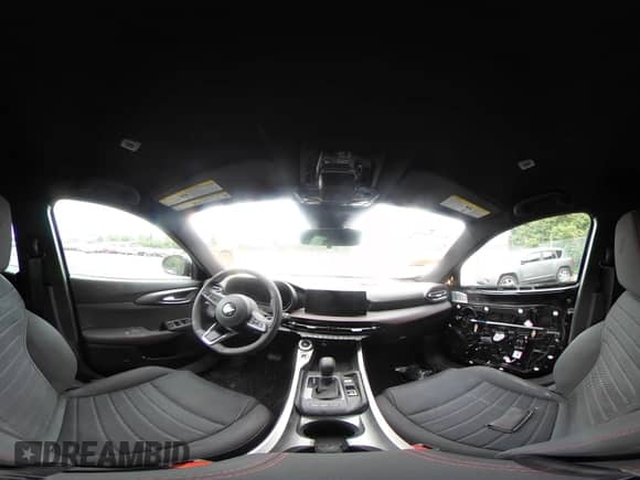 2024 Dodge Hornet GT Plus z VIN ZACNDFANXR3A35926, wystawiony jako IAAI lot #42517678 z przebiegiem 4 247 mil mil oraz . Historia ofert i sprzedaży dostępna na DreamBid. Obrazek 20.