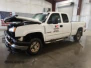 ✅ 2006 Chevrolet Silverado 2500HD Work Truck • VIN: 1GCHK29U66E132156 • Lot: 75212864. Wystawiony na Copart z przebiegiem 211 570 mil. Bezpłatny archiwum sprzedaży aukcyjnych z USA i szczegółowy raport historii pojazdu na DreamBid. Zdjęcie 1.