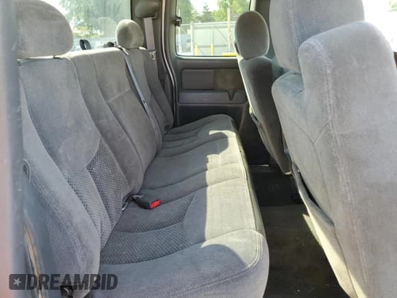 ✅ 2006 Chevrolet Silverado 2500HD Work Truck • VIN: 1GCHK29UX6E129048 • Lot: 71828374. Wystawiony na Copart z przebiegiem 287 119 mil. Bezpłatny archiwum sprzedaży aukcyjnych z USA i szczegółowy raport historii pojazdu na DreamBid. Zdjęcie 10.