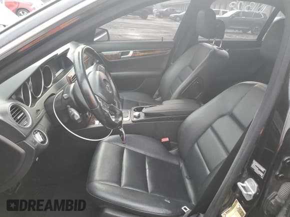 ✅ 2012 Mercedes-Benz C 300 Sport • VIN: WDDGF8BB0CR235997 • Lot: 91625985. Wystawiony na Copart z przebiegiem 165 272 mil. Bezpłatny archiwum sprzedaży aukcyjnych z USA i szczegółowy raport historii pojazdu na DreamBid. Zdjęcie 7.