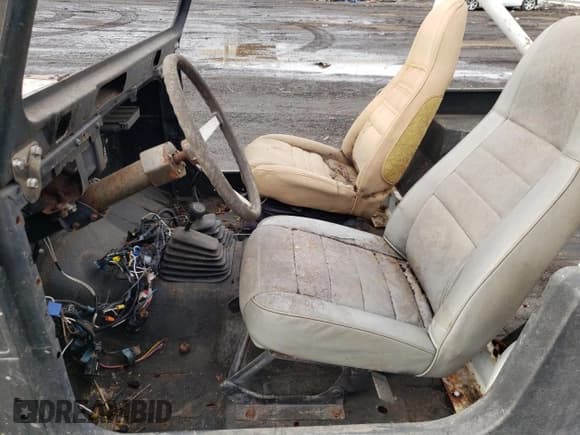 ✅ 1989 Jeep Wrangler S • VIN: 2J4FY19E4KJ129514 • Lot: 51013245. Wystawiony na Copart z przebiegiem Nie podano. Bezpłatny archiwum sprzedaży aukcyjnych z USA i szczegółowy raport historii pojazdu na DreamBid. Zdjęcie 7.