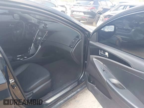 2011 Hyundai Sonata Limited z VIN 5NPEC4ACXBH238781, wystawiony jako IAAI lot #42818266 z przebiegiem 133 657 mil mil oraz . Historia ofert i sprzedaży dostępna na DreamBid. Obrazek 5.