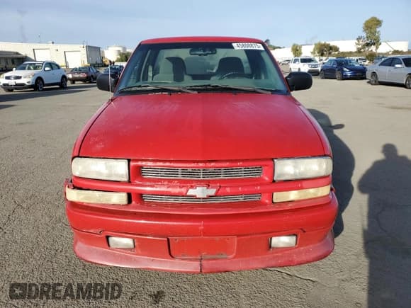 ✅ 2001 Chevrolet S-10 LS • VIN: 1GCCS19W318149851 • Lot: 45808875. Wystawiony na Copart z przebiegiem 160 218 mil. Bezpłatny archiwum sprzedaży aukcyjnych z USA i szczegółowy raport historii pojazdu na DreamBid. Zdjęcie 5.