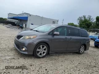 ✅ 2012 Toyota Sienna SE • VIN: 5TDXK3DC7CS249170 • Lot: 81018255. Listed on Copart with 152,596 mi. Free auction sales archive from the USA and detailed vehicle history report at DreamBid. Image 1.