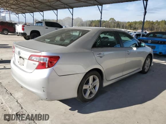 ✅ 2013 Toyota Camry L • VIN: 4T1BF1FK1DU257913 • Lot: 93245995. Wystawiony na Copart z przebiegiem 134 730 mil. Bezpłatny archiwum sprzedaży aukcyjnych z USA i szczegółowy raport historii pojazdu na DreamBid. Zdjęcie 3.