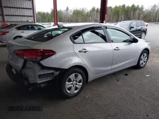 ✅ 2017 Kia Forte LX • VIN: 3KPFK4A72HE157989 • Lot: 43505949. Wystawiony na IAAI z przebiegiem 65 037 mil. Bezpłatny archiwum sprzedaży aukcyjnych z USA i szczegółowy raport historii pojazdu na DreamBid. Zdjęcie 4.