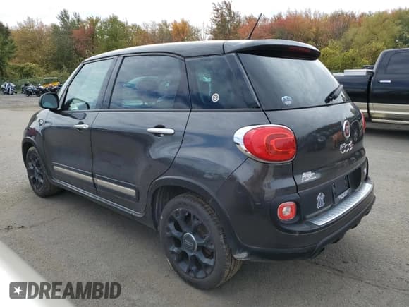 ✅ 2015 FIAT 500L Urbana Trekking • VIN: ZFBCFADH4FZ031907 • Lot: 85736755. Wystawiony na Copart z przebiegiem 107 994 mil. Bezpłatny archiwum sprzedaży aukcyjnych z USA i szczegółowy raport historii pojazdu na DreamBid. Zdjęcie 2.