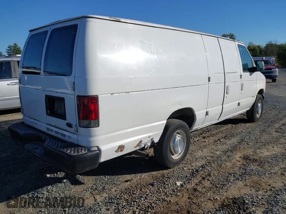 ✅ 2003 Ford Econoline Cargo Super • VIN: 1FTNS24L73HC05806 • Lot: 43307665. Wystawiony na IAAI z przebiegiem 285 594 mil. Bezpłatny archiwum sprzedaży aukcyjnych z USA i szczegółowy raport historii pojazdu na DreamBid. Zdjęcie 4.