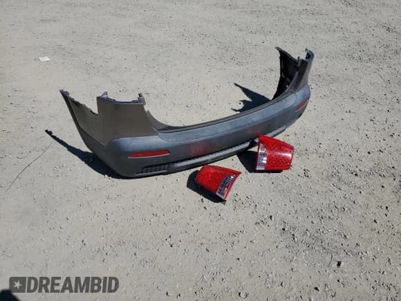 ✅ 2011 Kia Sorento EX • VIN: 5XYKU4A27BG013815 • Lot: 87058735. Listed on Copart with 198,120 mi. Free auction sales archive from the USA and detailed vehicle history report at DreamBid. Image 26.