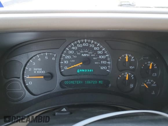 ✅ 2003 Chevrolet Suburban LT • VIN: 3GNFK16Z23G282715 • Лот: 89009685. Опубликован ранее на Copart с пробегом 186 723 миль. Бесплатный доступ к архиву аукционных продаж из США и подробный отчёт об истории автомобиля на DreamBid. Изображение 9.