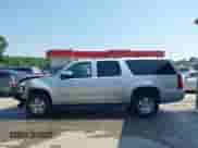 2014 Chevrolet Suburban LT z VIN 1GNSKJE70ER215516, wystawiony jako IAAI lot #42892191 z przebiegiem 201 872 mil mil oraz . Historia ofert i sprzedaży dostępna na DreamBid. Obrazek 14.