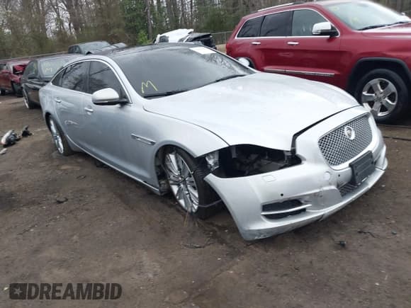 ✅ 2015 Jaguar XJ Portfolio • VIN: SAJWA2GZ8F8V83551 • Lot: 41909403. Wystawiony na IAAI z przebiegiem 112 098 mil. Bezpłatny archiwum sprzedaży aukcyjnych z USA i szczegółowy raport historii pojazdu na DreamBid. Zdjęcie 1.