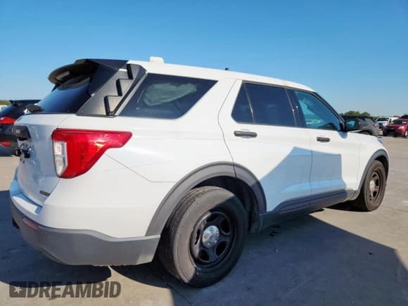 ✅ 2021 Ford Police Interceptor Utility • VIN: 1FM5K8AC5MNA02726 • Lot: 71567495. Wystawiony na Copart z przebiegiem 110 722 mil. Bezpłatny archiwum sprzedaży aukcyjnych z USA i szczegółowy raport historii pojazdu na DreamBid. Zdjęcie 3.