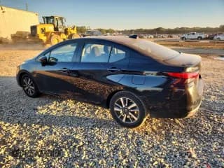 ✅ 2021 Nissan Versa SV • VIN: 3N1CN8EV3ML843445 • Lot: 90759705. Wystawiony na Copart z przebiegiem 124 358 mil. Bezpłatny archiwum sprzedaży aukcyjnych z USA i szczegółowy raport historii pojazdu na DreamBid. Zdjęcie 2.