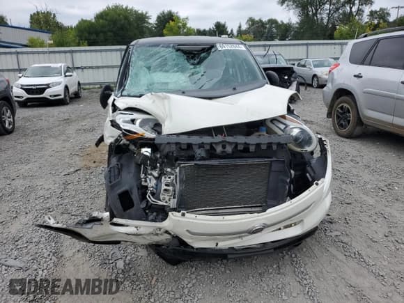 ✅ 2015 FIAT 500L Urbana Trekking • VIN: ZFBCFADH1FZ032934 • Lot: 69152844. Listed on Copart with Not provided. Free auction sales archive from the USA and detailed vehicle history report at DreamBid. Image 5.