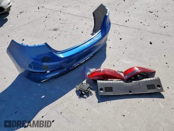 ✅ 2018 Hyundai Elantra Limited • VIN: 5NPD84LF3JH221193 • Lot: 90953205. Listed on Copart with 42,212 mi. Free auction sales archive from the USA and detailed vehicle history report at DreamBid. Image 12.