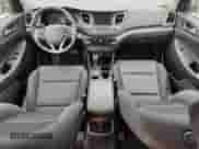 2018 Hyundai Tucson Sport z VIN KM8J33AL5JU736251, wystawiony jako Copart lot #86275695 z przebiegiem 81 205 mil mil oraz Szkoda całkowita • Salvage title. Historia ofert i sprzedaży dostępna na DreamBid. Obrazek 8.