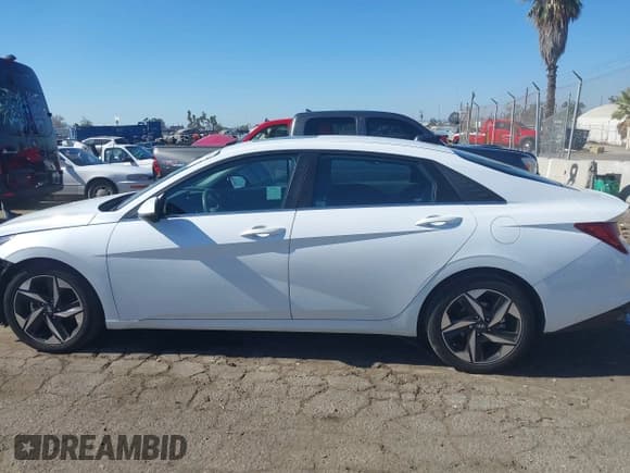 ✅ 2021 Hyundai Elantra SEL • VIN: 5NPLN4AG8MH016537 • Lot: 43635031. Listed on IAAI with 38,786 mi. Free auction sales archive from the USA and detailed vehicle history report at DreamBid. Image 15.