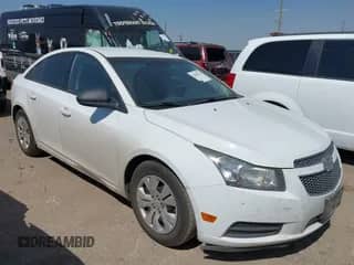 2014 Chevrolet Cruze LS z VIN 1G1PA5SH2E7474700, wystawiony jako IAAI lot #42858524 z przebiegiem 134 831 mil mil oraz . Historia ofert i sprzedaży dostępna na DreamBid. Obrazek 1.