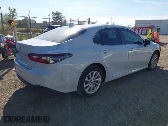 ✅ 2022 Toyota Camry LE • VIN: 4T1R11BK7NU052911 • Лот: 43304895. Опубликован ранее на IAAI с пробегом 42 147 миль. Бесплатный доступ к архиву аукционных продаж из США и подробный отчёт об истории автомобиля на DreamBid. Изображение 4.