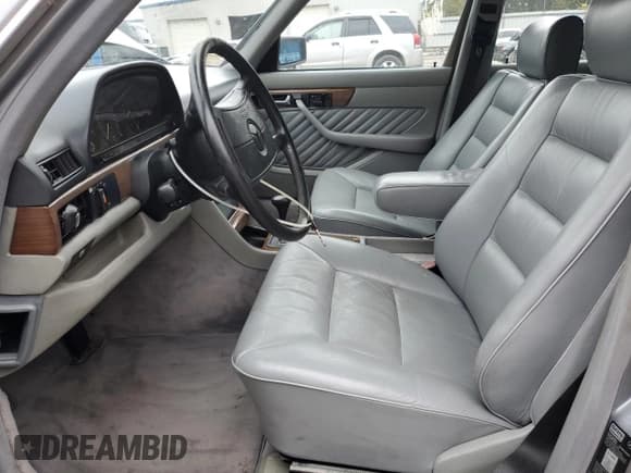 ✅ 1990 Mercedes-Benz 300 SE • VIN: WDBCA24D8LA508779 • Лот: 90486405. Опубликован ранее на Copart с пробегом 120 789 миль. Бесплатный доступ к архиву аукционных продаж из США и подробный отчёт об истории автомобиля на DreamBid. Изображение 7.