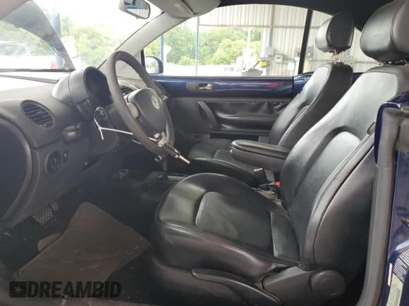 ✅ 2006 Volkswagen Beetle • VIN: 3VWRF31YX6M333207 • Лот: 61834515. Опубликован ранее на Copart с пробегом 82 466 миль. Бесплатный доступ к архиву аукционных продаж из США и подробный отчёт об истории автомобиля на DreamBid. Изображение 7.