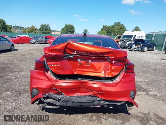 ✅ 2024 Kia Forte LXS • VIN: 3KPF24AD0RE706273 • Lot: 43169740. Wystawiony na IAAI z przebiegiem 8 945 mil. Bezpłatny archiwum sprzedaży aukcyjnych z USA i szczegółowy raport historii pojazdu na DreamBid. Zdjęcie 16.