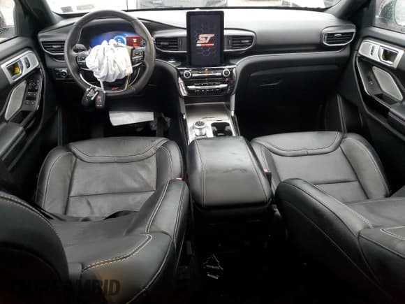 ✅ 2022 Ford Explorer ST • VIN: 1FM5K8GC6NGB15372 • Lot: 92419575. Wystawiony na Copart z przebiegiem 44 676 mil. Bezpłatny archiwum sprzedaży aukcyjnych z USA i szczegółowy raport historii pojazdu na DreamBid. Zdjęcie 8.