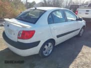 ✅ 2008 Kia Rio LX • VIN: KNADE123486302932 • Lot: 43693758. Wystawiony na IAAI z przebiegiem 132 104 mil. Bezpłatny archiwum sprzedaży aukcyjnych z USA i szczegółowy raport historii pojazdu na DreamBid. Zdjęcie 4.