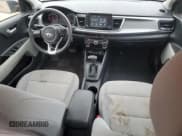 ✅ 2020 Kia Rio S • VIN: 3KPA24AD8LE297005 • Lot: 70504425. Wystawiony na Copart z przebiegiem 102 193 mil. Bezpłatny archiwum sprzedaży aukcyjnych z USA i szczegółowy raport historii pojazdu na DreamBid. Zdjęcie 8.