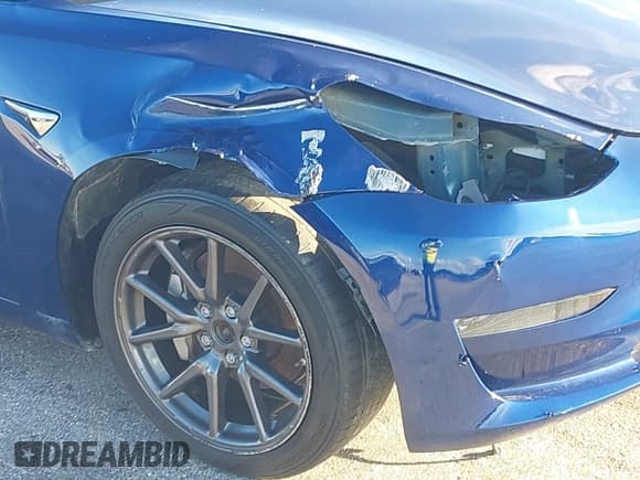 ✅ 2019 Tesla Model 3 Mid Range • VIN: 5YJ3E1EA3KF485731 • Lot: 43904380. Wystawiony na IAAI z przebiegiem 105 944 mil. Bezpłatny archiwum sprzedaży aukcyjnych z USA i szczegółowy raport historii pojazdu na DreamBid. Zdjęcie 6.