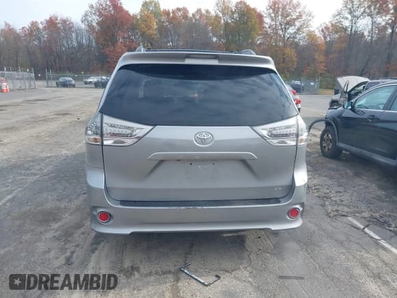 ✅ 2013 Toyota Sienna SE • VIN: 5TDXK3DC2DS373011 • Лот: 43587011. Опубликован ранее на IAAI с пробегом 179 462 миль. Бесплатный доступ к архиву аукционных продаж из США и подробный отчёт об истории автомобиля на DreamBid. Изображение 16.
