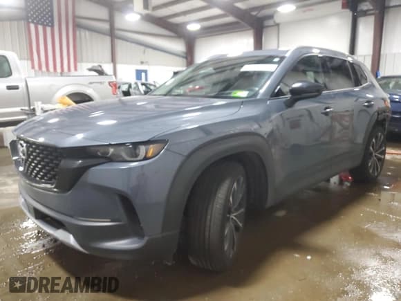 ✅ 2023 Mazda CX-50 Premium • VIN: 7MMVABDY0PN127424 • Лот: 61006555. Опубликован ранее на Copart с пробегом 50 798 миль. Бесплатный доступ к архиву аукционных продаж из США и подробный отчёт об истории автомобиля на DreamBid. Изображение 1.