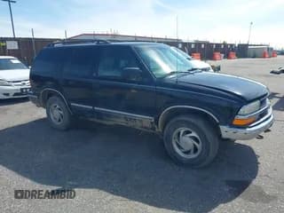 ✅ 1999 Chevrolet Blazer Trailblazer • VIN: 1GNDT13W2X2141740 • Lot: 42065136. Wystawiony na IAAI z przebiegiem 188 443 mil. Bezpłatny archiwum sprzedaży aukcyjnych z USA i szczegółowy raport historii pojazdu na DreamBid. Zdjęcie 1.