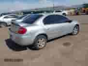 2004 Dodge Neon SXT z VIN 1B3ES56C54D536277, wystawiony jako IAAI lot #42375587 z przebiegiem 194 437 mil mil oraz . Historia ofert i sprzedaży dostępna na DreamBid. Obrazek 4.