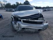 ✅ 2010 Chevrolet Suburban LT • VIN: 1GNUKJE36AR183851 • Lot: 76202814. Wystawiony na Copart z przebiegiem 243 602 mil. Bezpłatny archiwum sprzedaży aukcyjnych z USA i szczegółowy raport historii pojazdu na DreamBid. Zdjęcie 5.