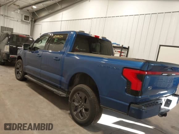 ✅ 2022 Ford F-150 Lightning Pro • VIN: 1FTVW1EL7NWG15923 • Лот: 41396120. Опубликован ранее на IAAI с пробегом 25 322 миль. Бесплатный доступ к архиву аукционных продаж из США и подробный отчёт об истории автомобиля на DreamBid. Изображение 3.