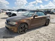 ✅ 2012 BMW 1 Series 128i • VIN: WBAUL7C58CVM83122 • Lot: 65450675. Wystawiony na Copart z przebiegiem 102 654 mil. Bezpłatny archiwum sprzedaży aukcyjnych z USA i szczegółowy raport historii pojazdu na DreamBid. Zdjęcie 1.
