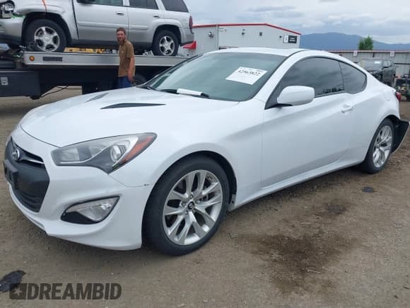 ✅ 2014 Hyundai Genesis Coupe 2.0T • VIN: KMHHT6KD2EU119029 • Lot: 42563822. Wystawiony na IAAI z przebiegiem 66 771 mil. Bezpłatny archiwum sprzedaży aukcyjnych z USA i szczegółowy raport historii pojazdu na DreamBid. Zdjęcie 17.
