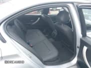 ✅ 2017 BMW 3 Series 320i xDrive • VIN: WBA8E5G30HNU45349 • Lot: 43776957. Wystawiony na IAAI z przebiegiem 84 130 mil. Bezpłatny archiwum sprzedaży aukcyjnych z USA i szczegółowy raport historii pojazdu na DreamBid. Zdjęcie 8.