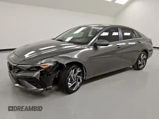 ✅ 2025 Hyundai Elantra Limited • VIN: KMHLN4DJ2SU143693 • Lot: 81075115. Wystawiony na Copart z przebiegiem 2 636 mil. Bezpłatny archiwum sprzedaży aukcyjnych z USA i szczegółowy raport historii pojazdu na DreamBid. Zdjęcie 1.