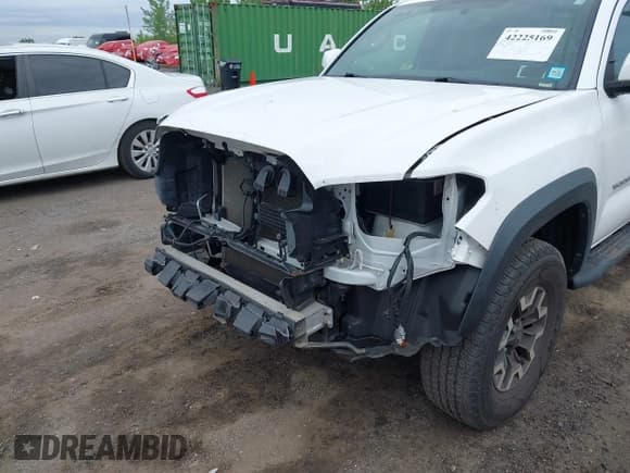✅ 2016 Toyota Tacoma SR5 • VIN: 5TFSZ5AN0GX022961 • Lot: 42225169. Listed on IAAI with 77,917 mi. Free auction sales archive from the USA and detailed vehicle history report at DreamBid. Image 18.