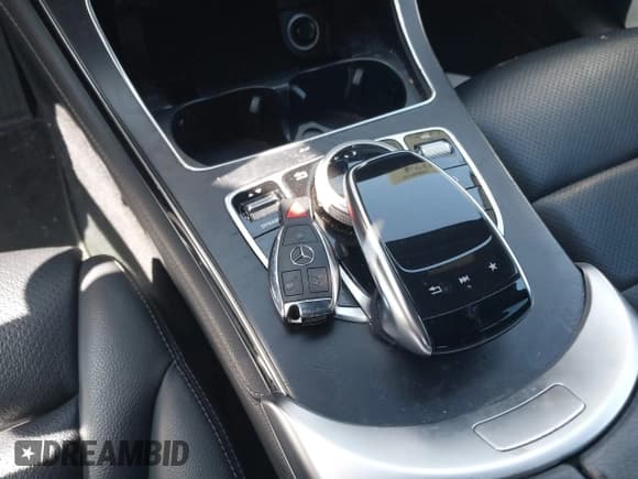 ✅ 2019 Mercedes-Benz GLC 350e • VIN: WDC0G5EB1KF579447 • Lot: 41534374. Listed on IAAI with 88,601 mi. Free auction sales archive from the USA and detailed vehicle history report at DreamBid. Image 11.