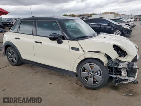 ✅ 2022 MINI Hardtop 4 Door Cooper • VIN: WMW33DK04N2R75649 • Лот: 50964275. Опубликован ранее на Copart с пробегом 4 356 миль. Бесплатный доступ к архиву аукционных продаж из США и подробный отчёт об истории автомобиля на DreamBid. Изображение 4.