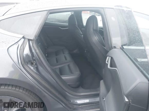 ✅ 2018 Tesla Model S 75D • VIN: 5YJSA1E27JF282680 • Lot: 43715772. Listed on IAAI with 110,434 mi. Free auction sales archive from the USA and detailed vehicle history report at DreamBid. Image 8.